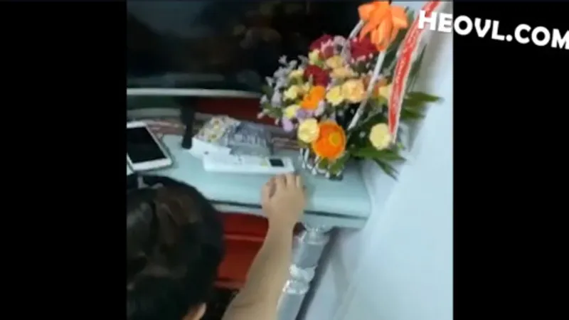 Không chịu đi tắm vì dâm dục quá cần nắc luôn !