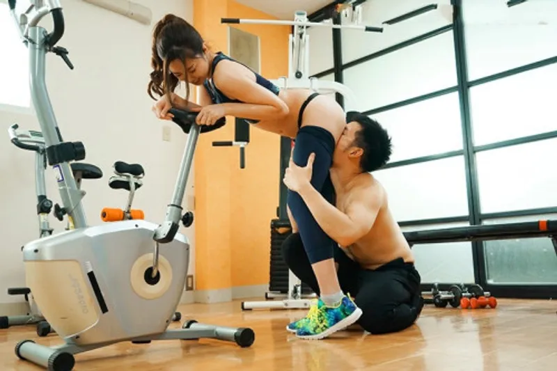 Xin ông chồng đi tập gym, bà xã "đi ngoài" với anh pt