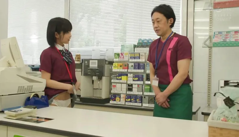 Lỗ lồn dễ thương đi làm thêm gạ làm tình anh quản lý